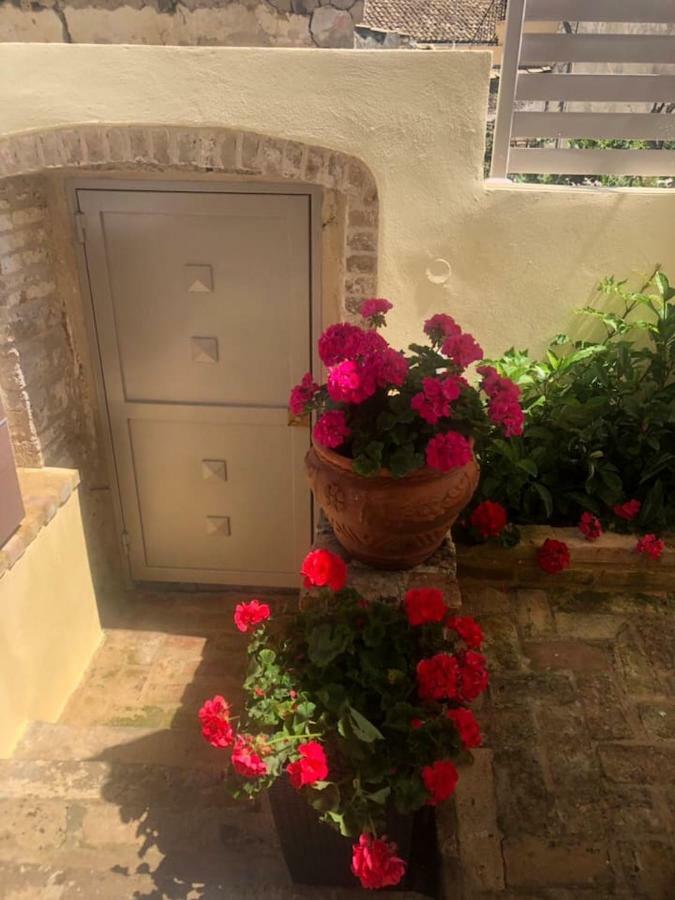 Anemomilos Jacuzzi Suite Corfu  Eksteriør billede